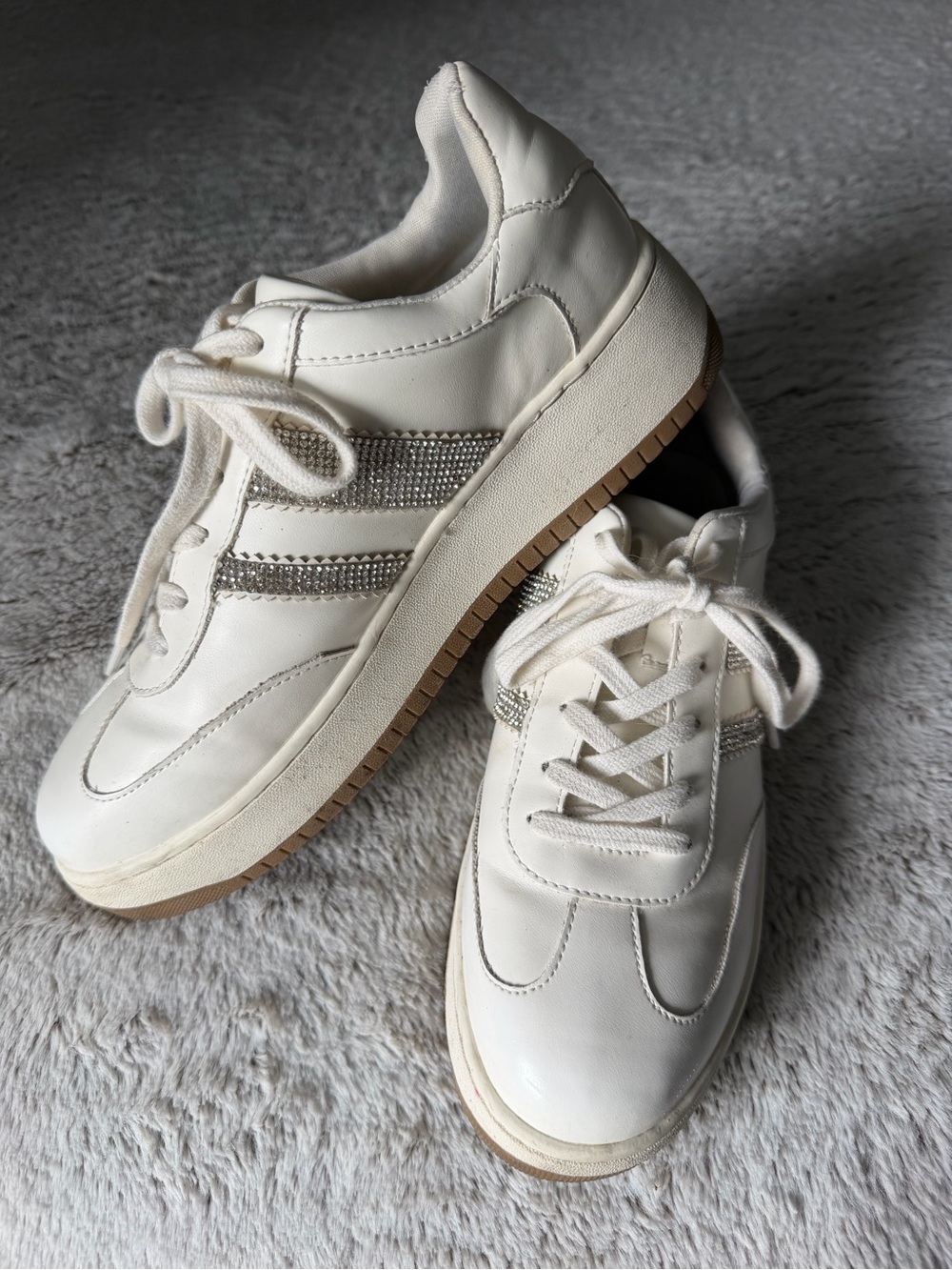 Girls Steve Madden sneakers with rhinestone Accent sz 5 (women 6)